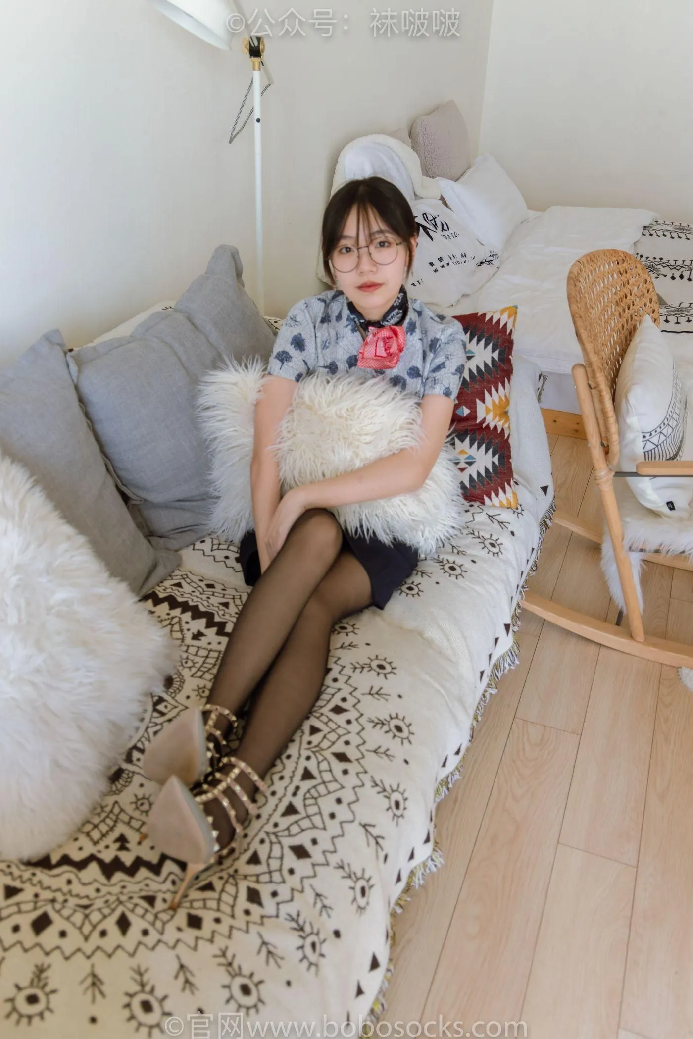 [BoBoSocks袜啵啵]NO.087 小甜豆-空姐制服、高跟鞋、黑丝 [130P]插图7